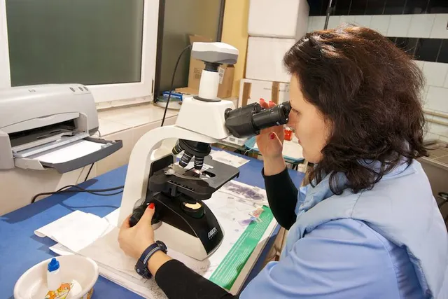 Badanie mikroskopowe w laboratorium przychodni Żbik